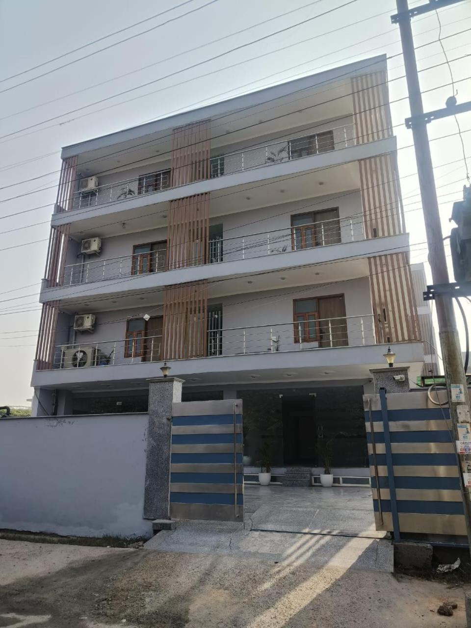 Hotel The Anvi Residency Sector 122 노이다 외부 사진